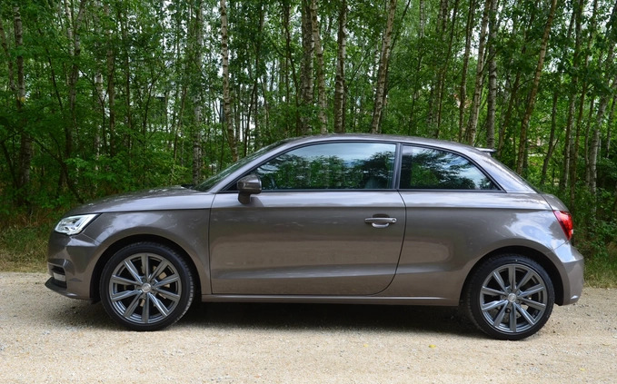 Audi A1 cena 44500 przebieg: 51000, rok produkcji 2015 z Poznań małe 254